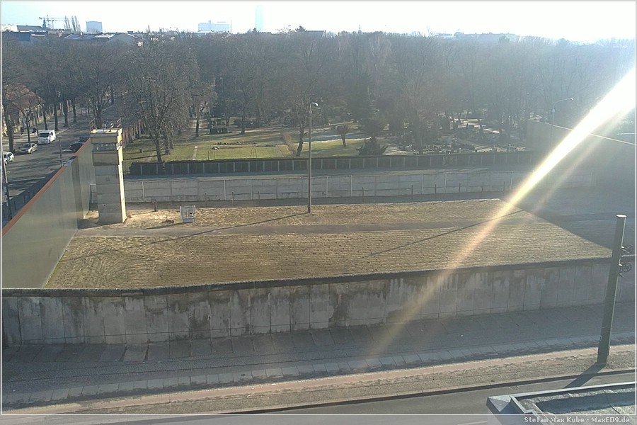 {iadwl} Blick über die Mauer