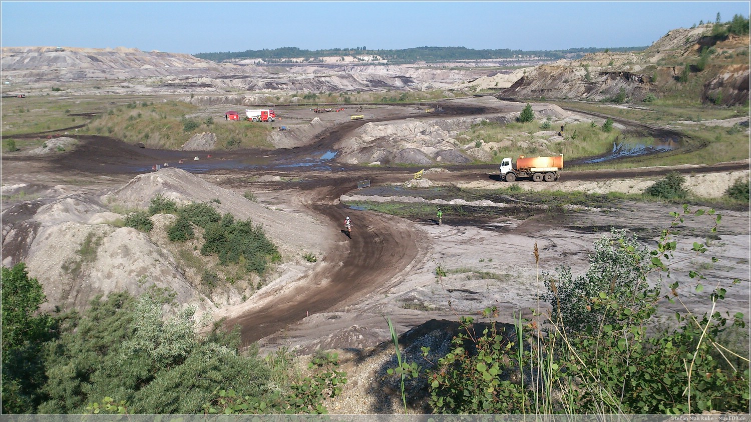 Rennstrecke im Braunkohletagebau