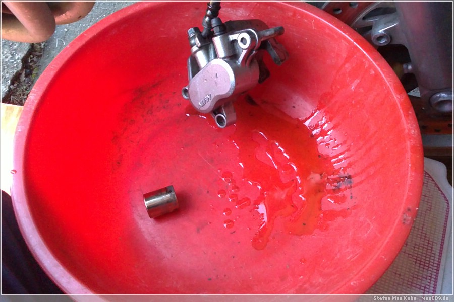 {zra} ein Kolben ist draußen