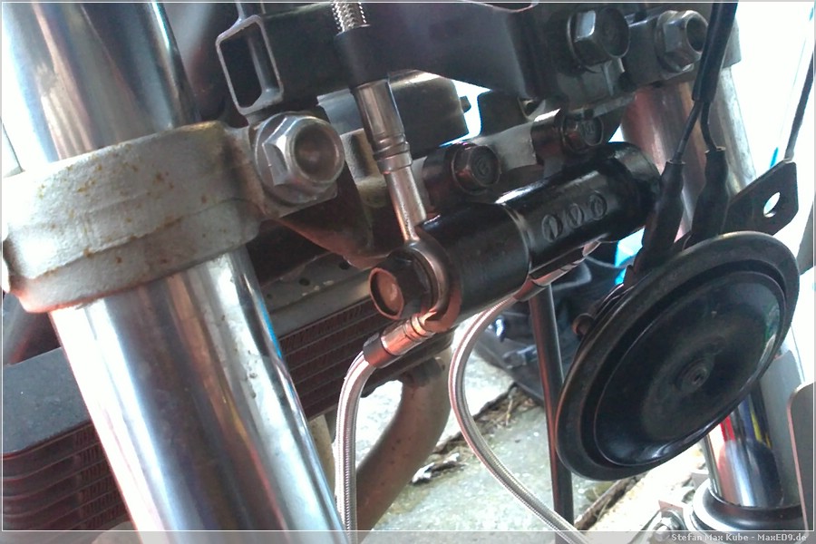 {zra} Verteiler mit Stahlflex