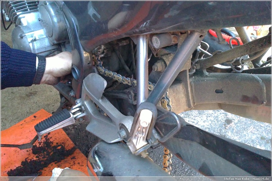 {zra} Schwinge anheben und schon gehts dran vorbei