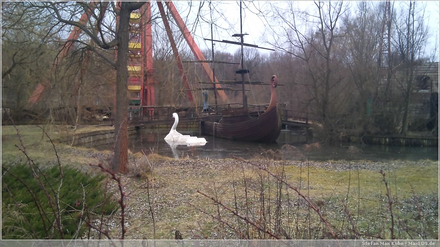 {kf} Piratenschschiff vor dem Riesenrad