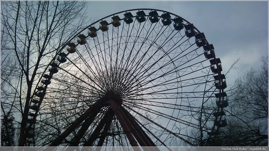 {kf} Riesenrad im Abendhimmel