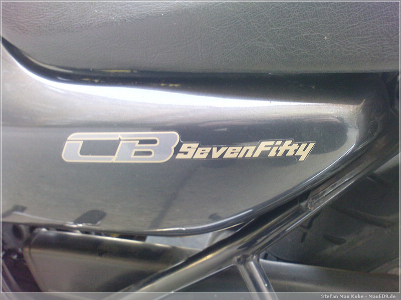 {hsf} SevenFifty Schriftzug