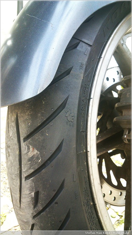 Metzeler Z8 frisch montiert, vorn