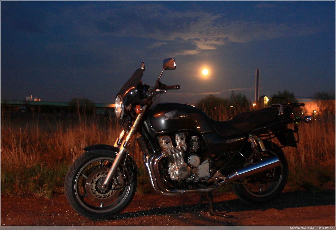 SevenFifty im Mondschein