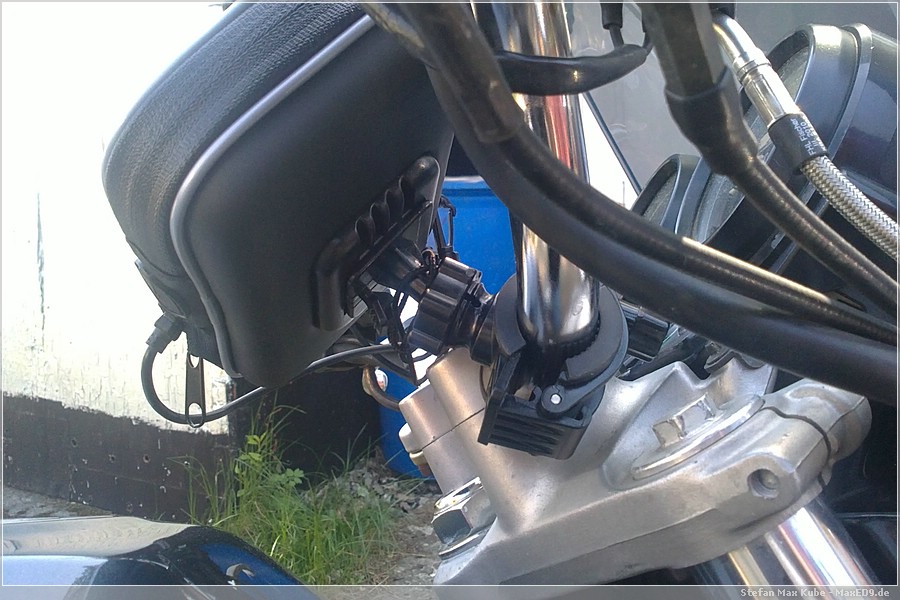 {ntam} die Rückseite der Tasche