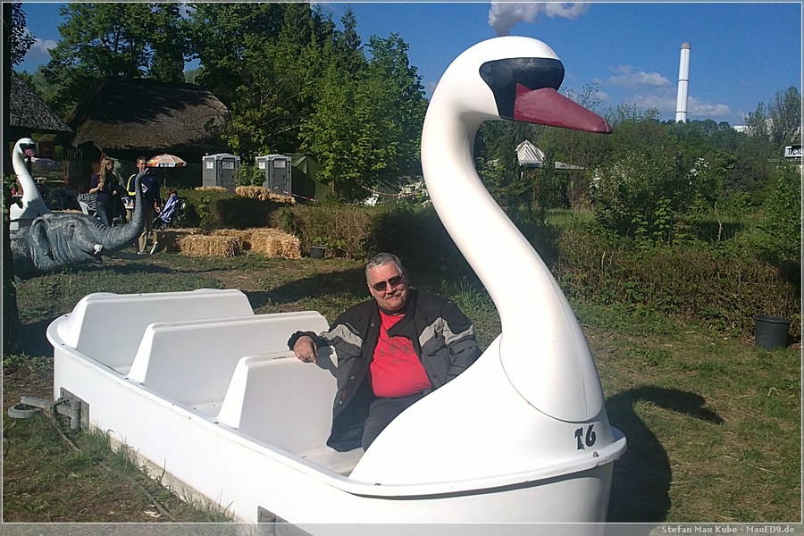 {spb} Brüderchen im Schwanenboot