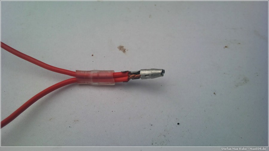 {yk} Gummitülle und Stecker