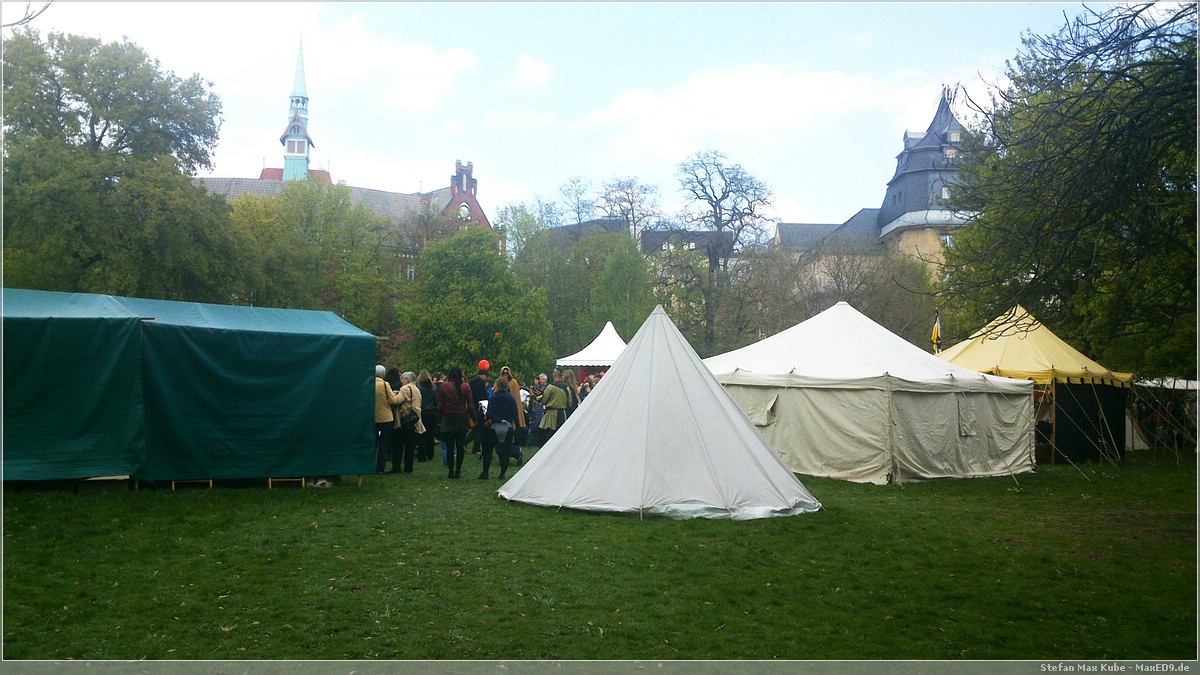 Die Zelte vor dem Rathaus