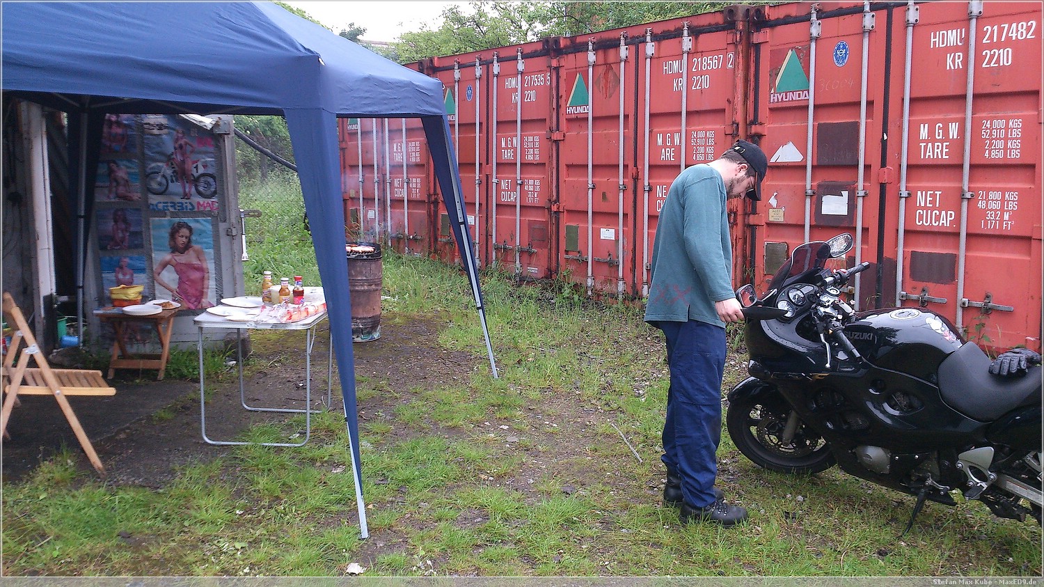 alles steh bereit und der Grill glüht