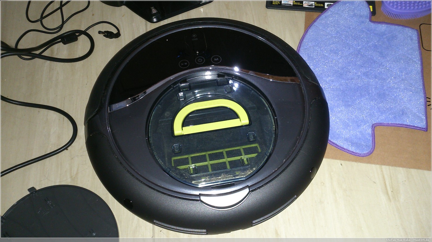 Moneual MR6800M Saugroboter Staubbehälter