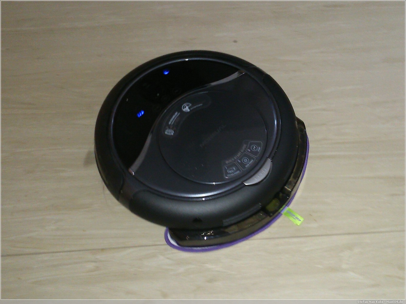 Moneual MR6800M Saugroboter in Betrieb