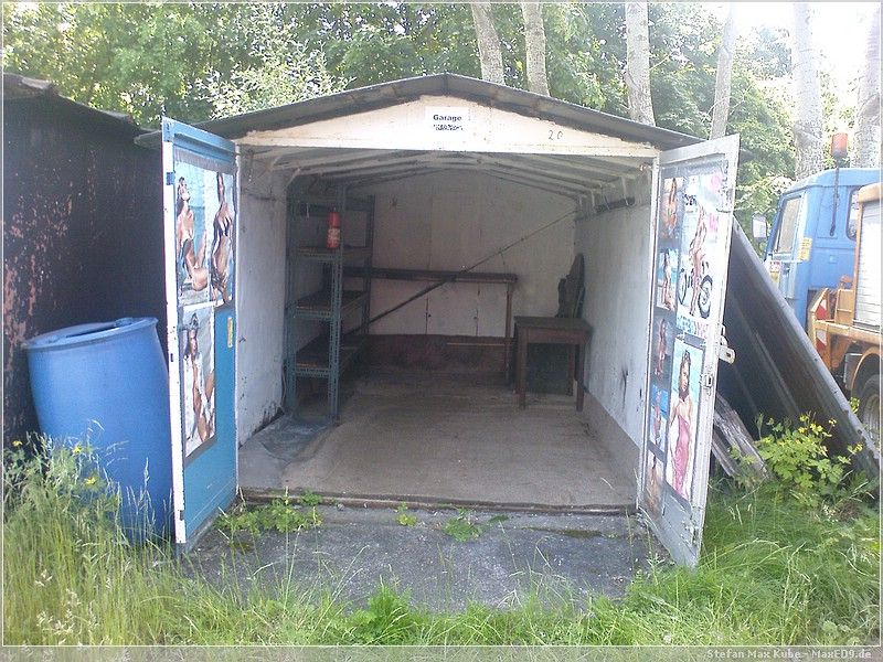 {grg} Mopped-Schrauber-Hütte, die Poster des Vormieters verraten es ;)