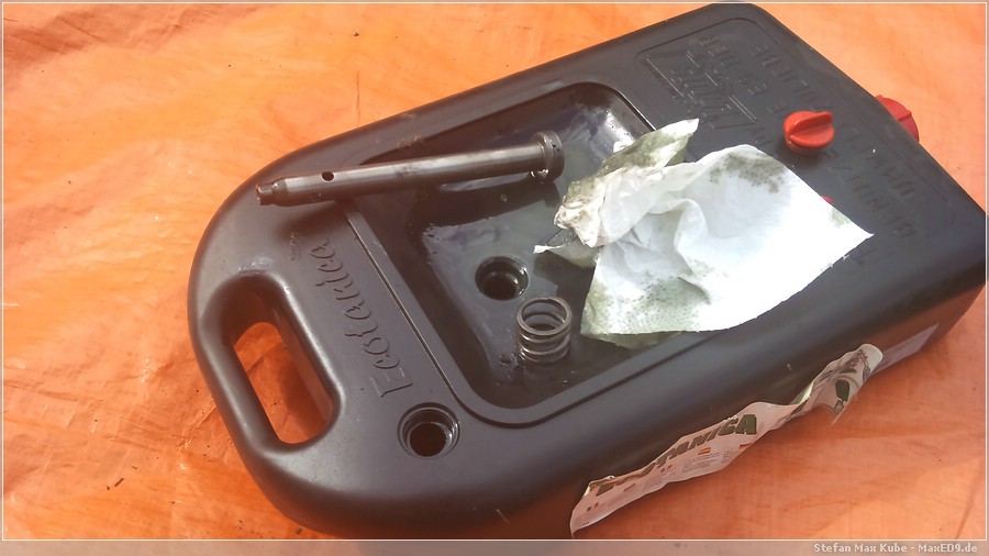 {sfg} Dämpferrohr, Rückprallfeder