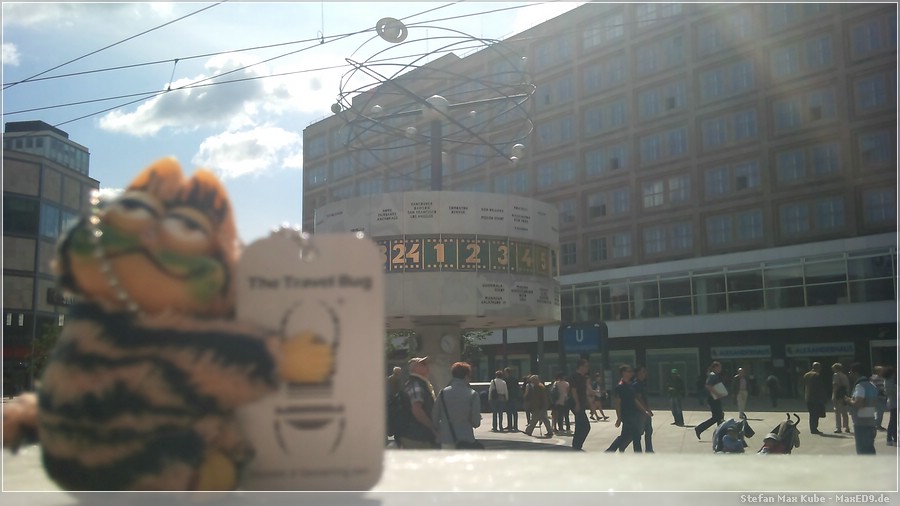 {sst} Tigerfield vor der Weltzeituhr