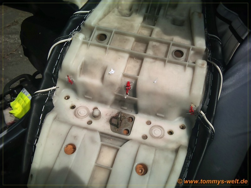 {xjsb} die Unterseite der Sitzbankbespannung