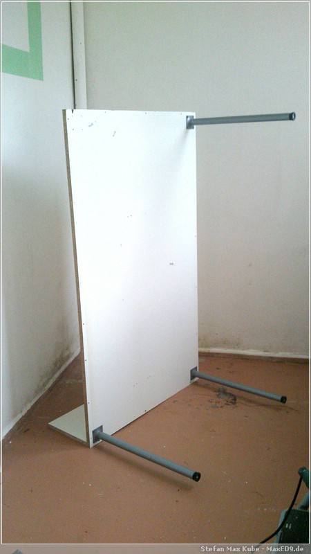 auf eigenen Beinen stehen