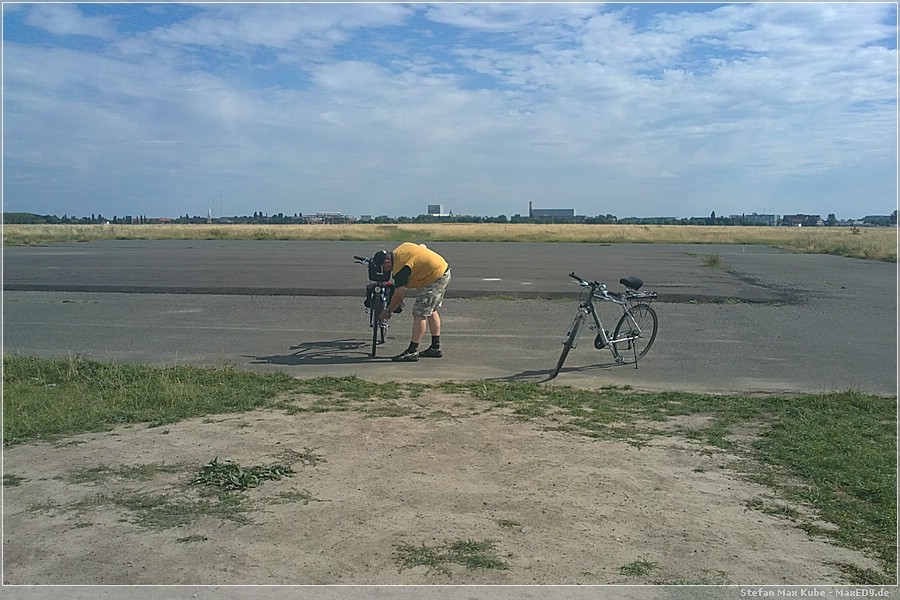 {thf} unsere Räder auf dem Rollfeld