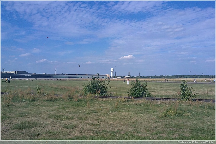 {thf} Tempelhofer Feld, Flughafengebäude