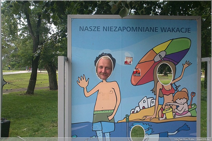 {two} Tommy in Badehose