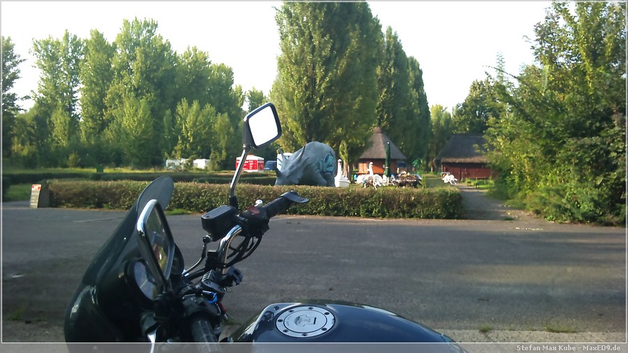 {spmop} Dino im Hintergrund