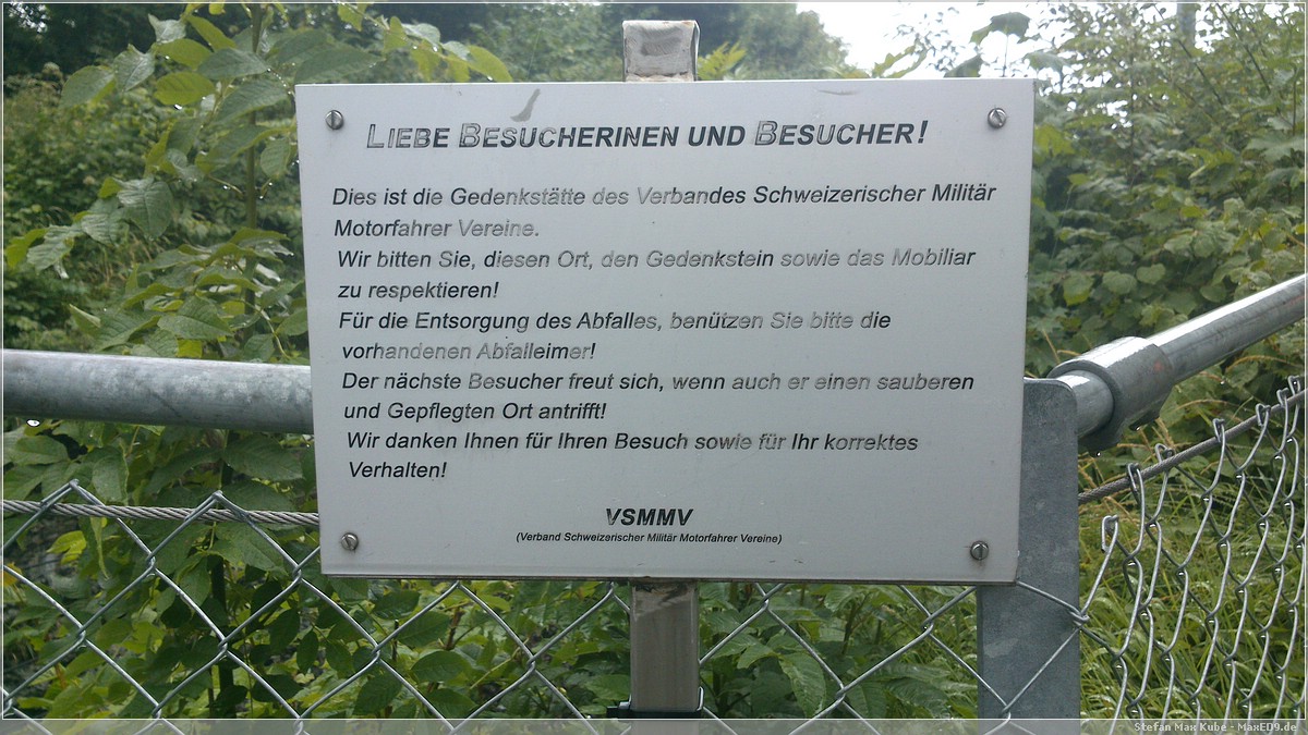 beim Gedenkstein
