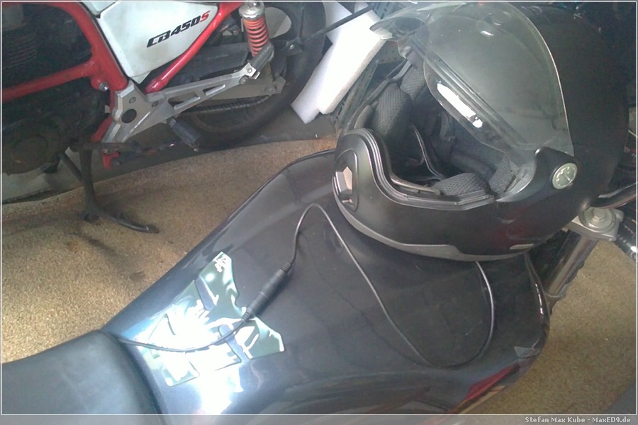 {mof} Helm-Headset-Verbindung