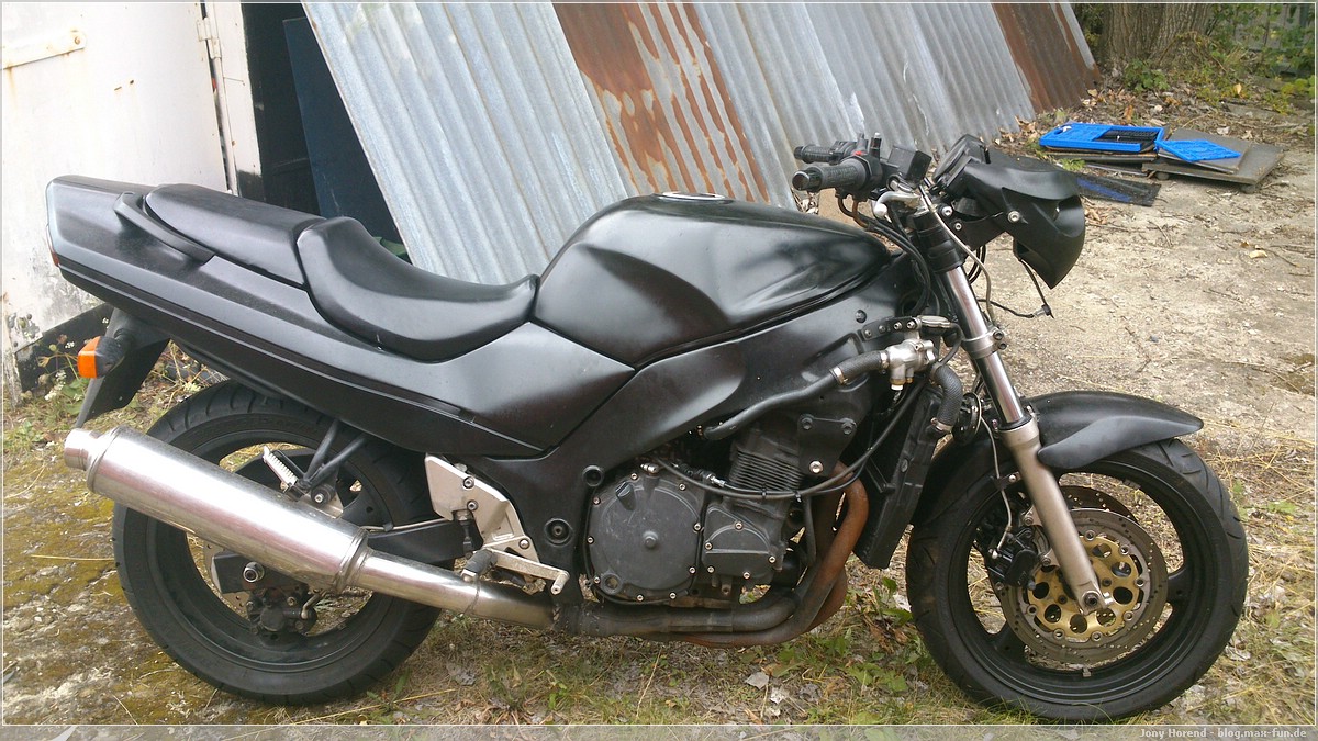 rechte Seite, Auspuff