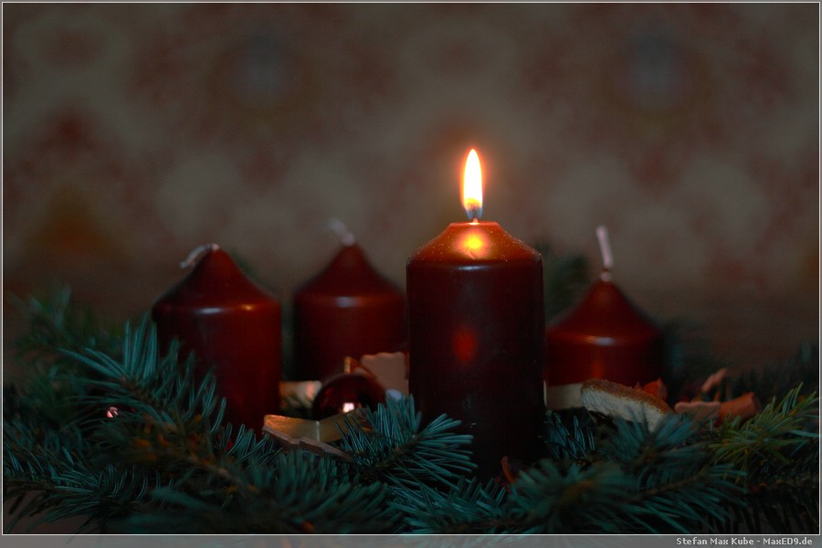 {1adv} die erste Kerze