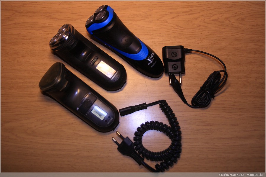 {at} Netzteil und Netzkabel