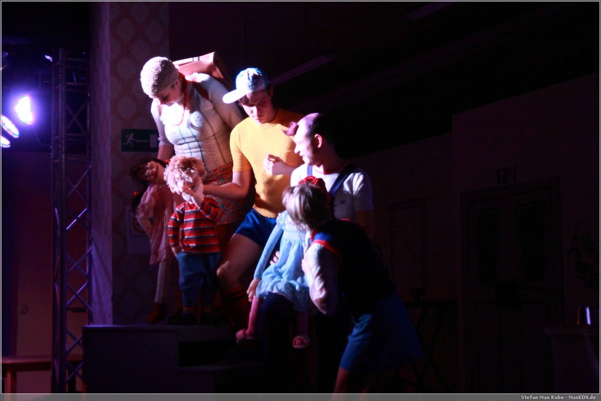 Ulrike erzählt den anderen Kindern ihr Abenteuer