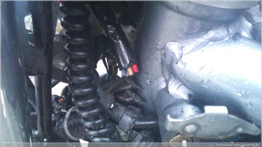 {yamd} abgeschnittenes Kabel