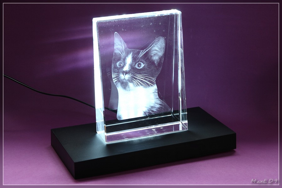 {pgf} Glasfoto auf Leuchtsockel, leuchtend