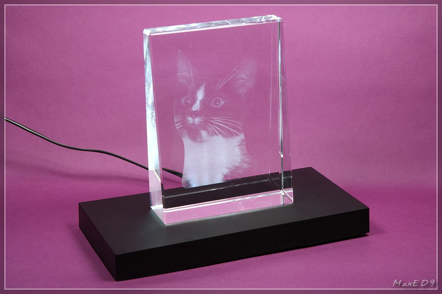 {pgf} Glasfoto auf Leuchtsockel