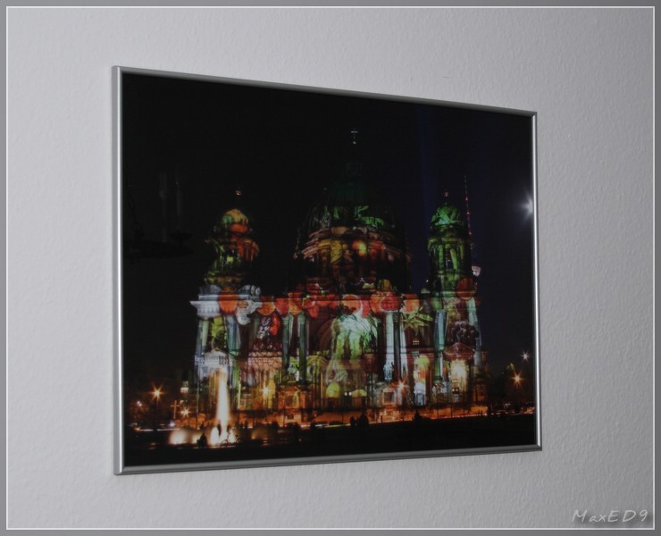 {frxxl} da hängts an der Wand