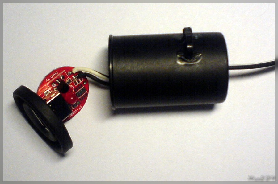 {usb1} offene Filmdose mit Platine und Kabel